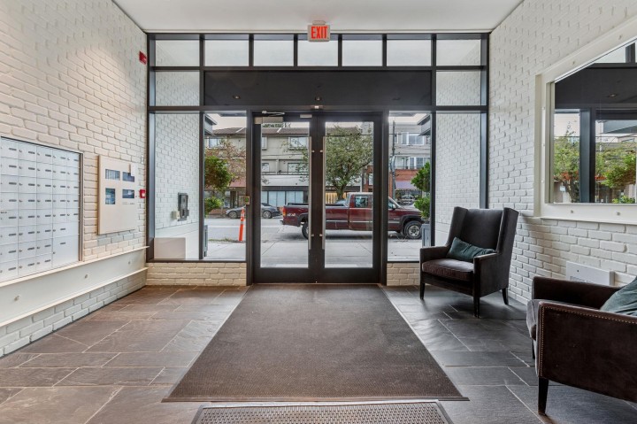 Photo 14 at 306 - 4355 W 10th Avenue, Point Grey, Vancouver West