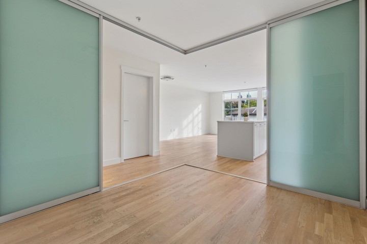 Photo 8 at 306 - 4355 W 10th Avenue, Point Grey, Vancouver West