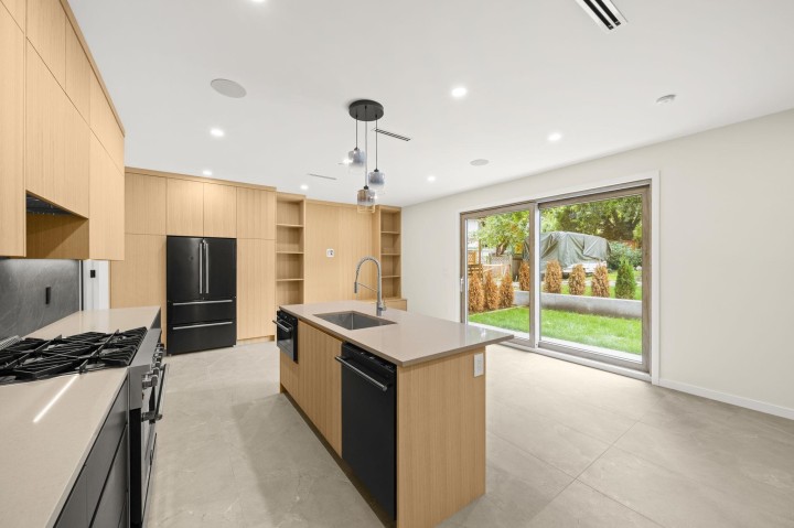 Photo 3 at 1 - 2091 E 20th Avenue, Grandview Woodland, Vancouver East