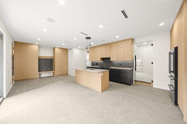 Photo 10 at 1 - 2091 E 20th Avenue, Grandview Woodland, Vancouver East