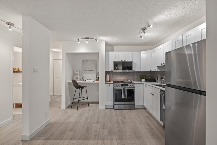 Photo 3 at 201 - 2012 Fullerton Avenue, Pemberton NV, North Vancouver