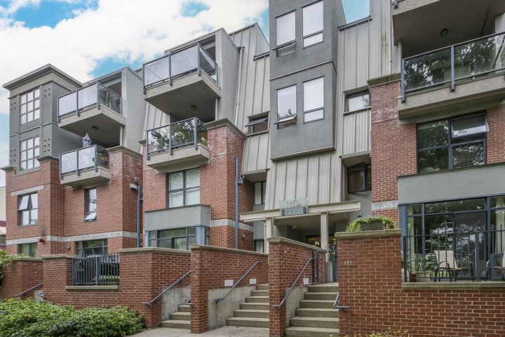 Photo 1 at 302 - 2688 Vine Street, Kitsilano, Vancouver West