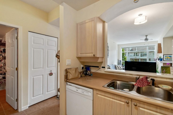 Photo 6 at 304 - 3600 Windcrest Drive, Roche Point, North Vancouver