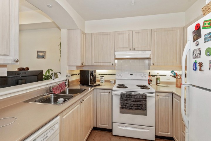 Photo 5 at 304 - 3600 Windcrest Drive, Roche Point, North Vancouver