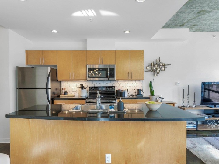 Photo 5 at 306 - 919 Station Street, Strathcona, Vancouver East