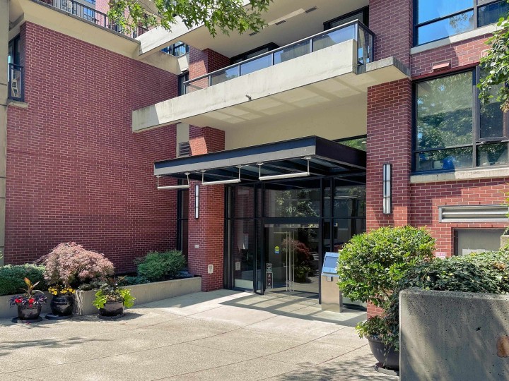 Photo 2 at 2105 - 909 Mainland Street, Yaletown, Vancouver West