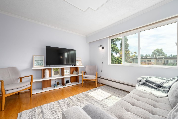 Photo 2 at 8 - 1235 W 10th Avenue, Fairview VW, Vancouver West