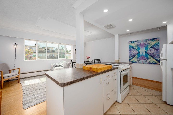 Photo 9 at 8 - 1235 W 10th Avenue, Fairview VW, Vancouver West