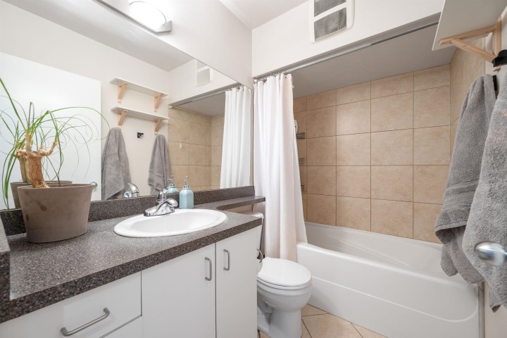 Photo 19 at 8 - 1235 W 10th Avenue, Fairview VW, Vancouver West