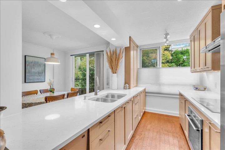 Photo 6 at 401 - 1330 Jervis Street, West End VW, Vancouver West