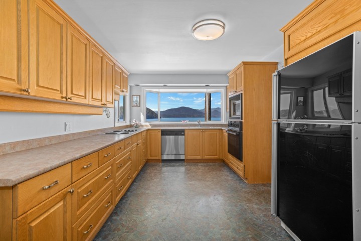 Photo 10 at 4 Strachan Point Road, Howe Sound, West Vancouver