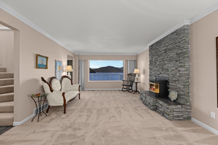 Photo 4 at 4 Strachan Point Road, Howe Sound, West Vancouver