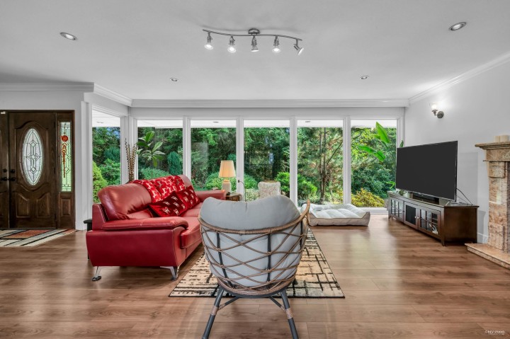 Photo 5 at 341 Rabbit Lane, British Properties, West Vancouver