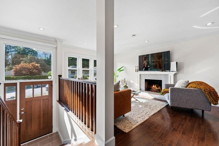 Photo 4 at 814 Plymouth Drive, Windsor Park NV, North Vancouver