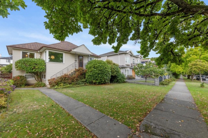 Photo 2 at 4805 Inverness Street, Knight, Vancouver East