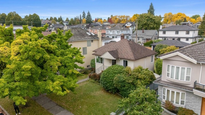 Photo 3 at 4805 Inverness Street, Knight, Vancouver East