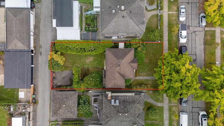 Photo 4 at 4805 Inverness Street, Knight, Vancouver East