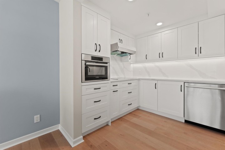 Photo 13 at 906 - 1288 Marinaside Crescent, Yaletown, Vancouver West