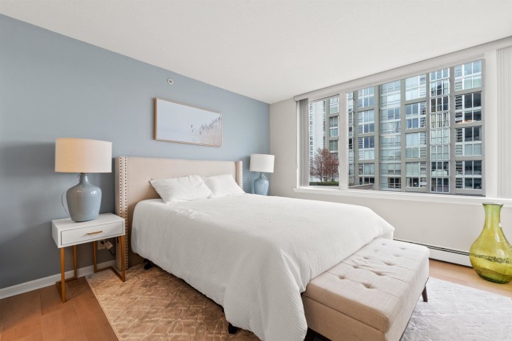 Photo 16 at 906 - 1288 Marinaside Crescent, Yaletown, Vancouver West