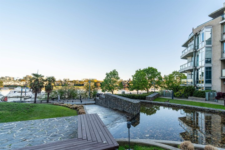 Photo 5 at 906 - 1288 Marinaside Crescent, Yaletown, Vancouver West