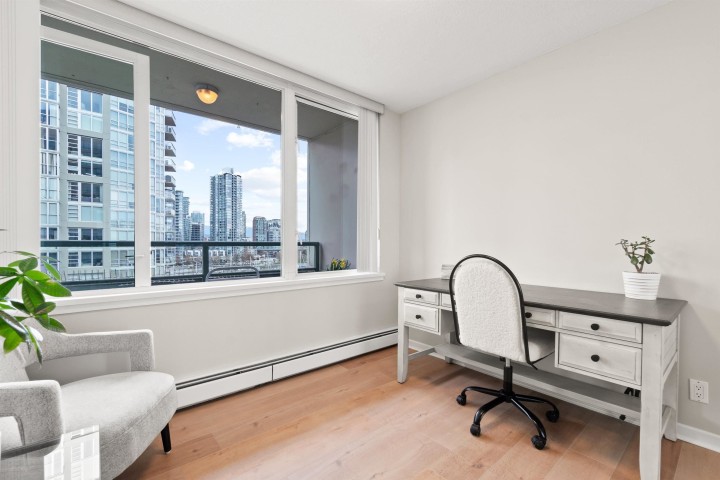 Photo 18 at 906 - 1288 Marinaside Crescent, Yaletown, Vancouver West