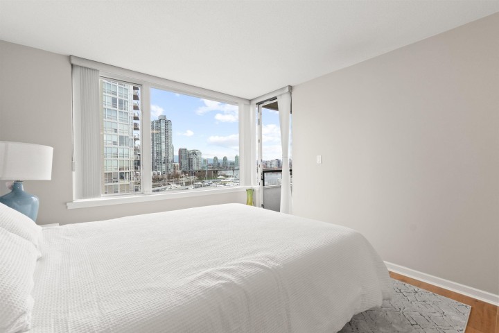 Photo 15 at 906 - 1288 Marinaside Crescent, Yaletown, Vancouver West