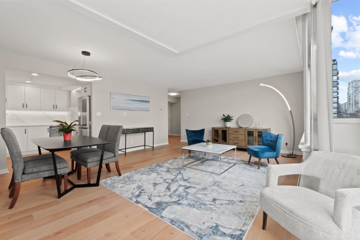 Photo 11 at 906 - 1288 Marinaside Crescent, Yaletown, Vancouver West