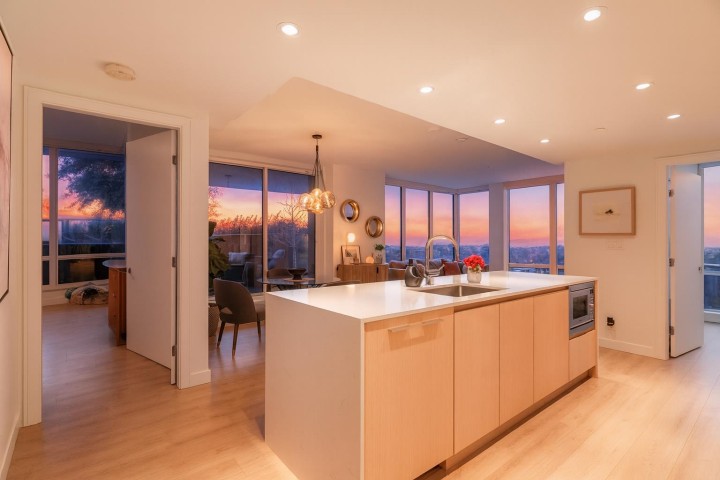 Photo 3 at 706 - 1500 Fern Street, Lynnmour, North Vancouver