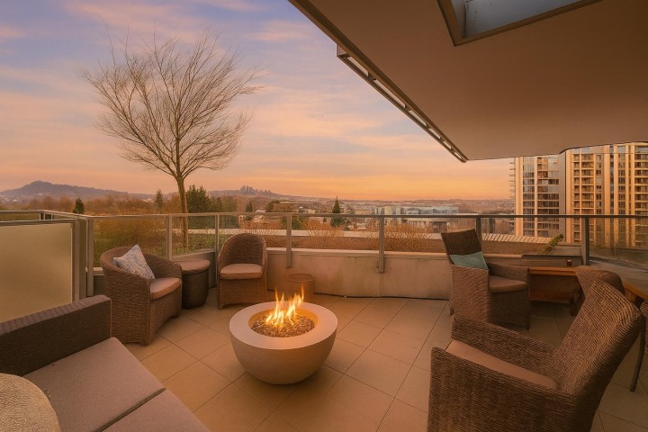 Photo 1 at 706 - 1500 Fern Street, Lynnmour, North Vancouver