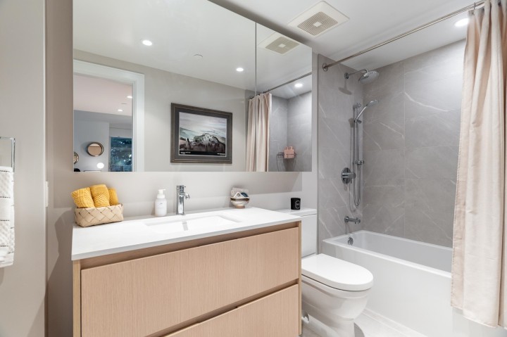 Photo 10 at 706 - 1500 Fern Street, Lynnmour, North Vancouver