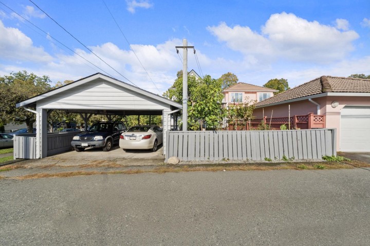 Photo 6 at 2604 E 19th Avenue, Renfrew Heights, Vancouver East