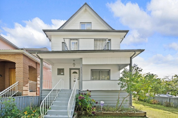 Photo 3 at 2604 E 19th Avenue, Renfrew Heights, Vancouver East