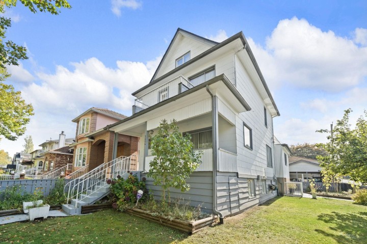 Photo 4 at 2604 E 19th Avenue, Renfrew Heights, Vancouver East