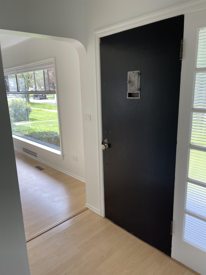 Photo 2 at 34 W 47th Avenue, Oakridge VW, Vancouver West