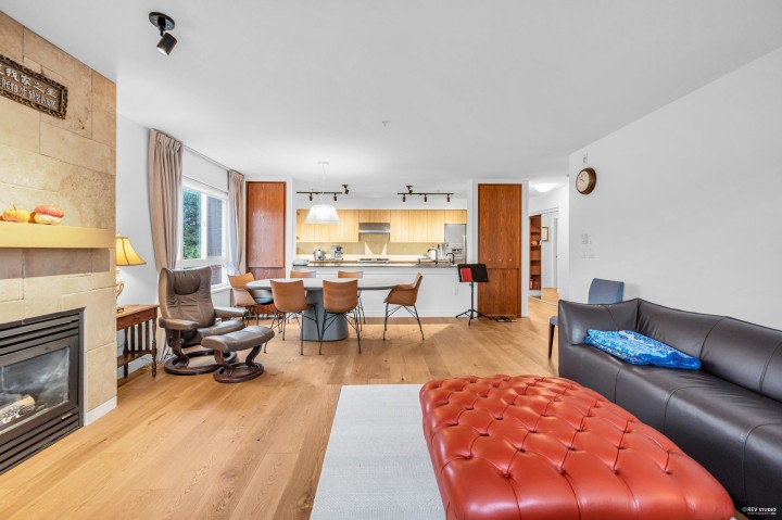 Photo 7 at 301 - 2096 W 46th Avenue, Kerrisdale, Vancouver West