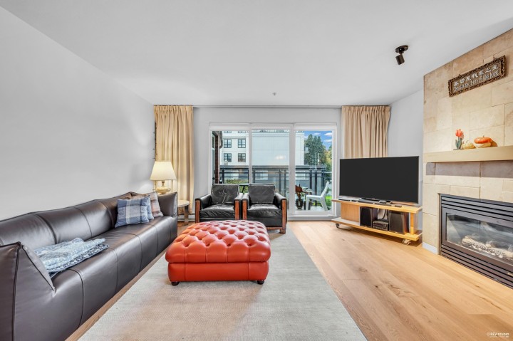 Photo 3 at 301 - 2096 W 46th Avenue, Kerrisdale, Vancouver West