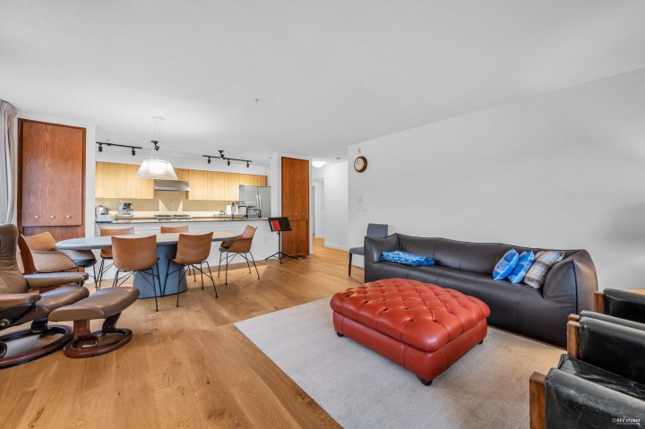 Photo 5 at 301 - 2096 W 46th Avenue, Kerrisdale, Vancouver West