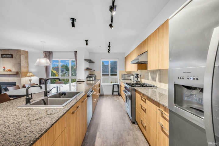 Photo 9 at 301 - 2096 W 46th Avenue, Kerrisdale, Vancouver West