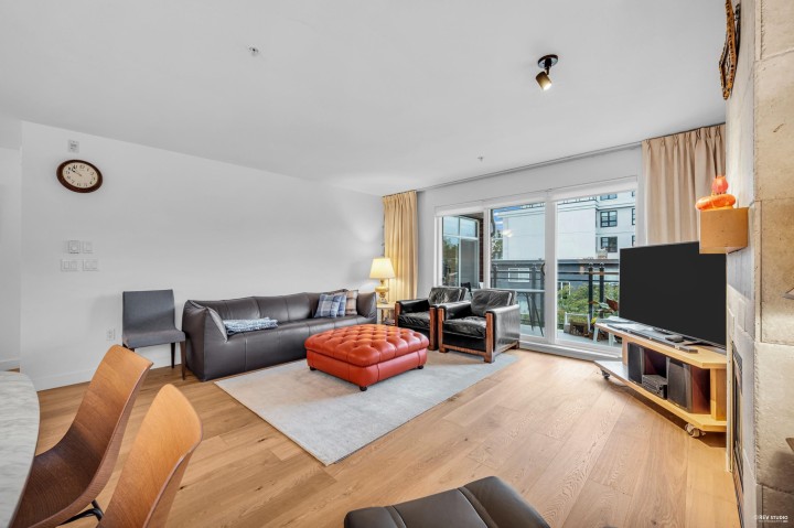 Photo 4 at 301 - 2096 W 46th Avenue, Kerrisdale, Vancouver West