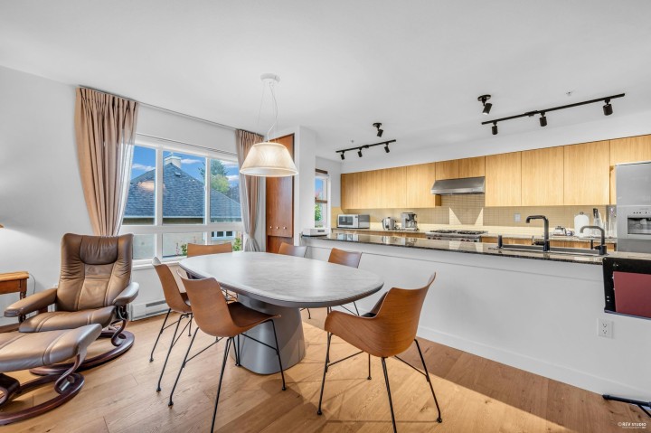 Photo 8 at 301 - 2096 W 46th Avenue, Kerrisdale, Vancouver West