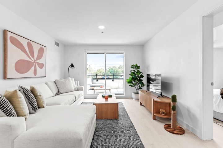 Photo 2 at 204 - 2419 Grant Street, Renfrew VE, Vancouver East