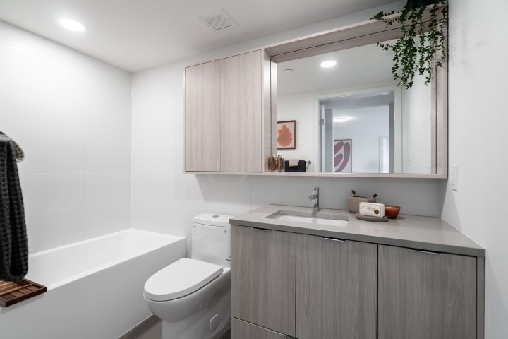 Photo 26 at 204 - 2419 Grant Street, Renfrew VE, Vancouver East