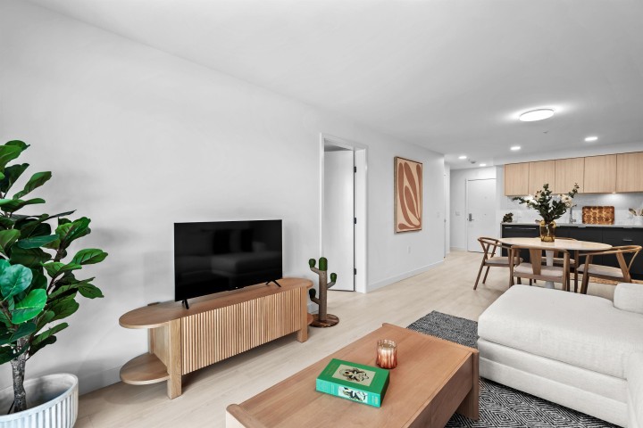 Photo 5 at 204 - 2419 Grant Street, Renfrew VE, Vancouver East