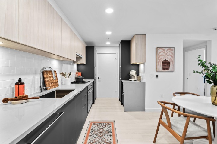 Photo 11 at 204 - 2419 Grant Street, Renfrew VE, Vancouver East