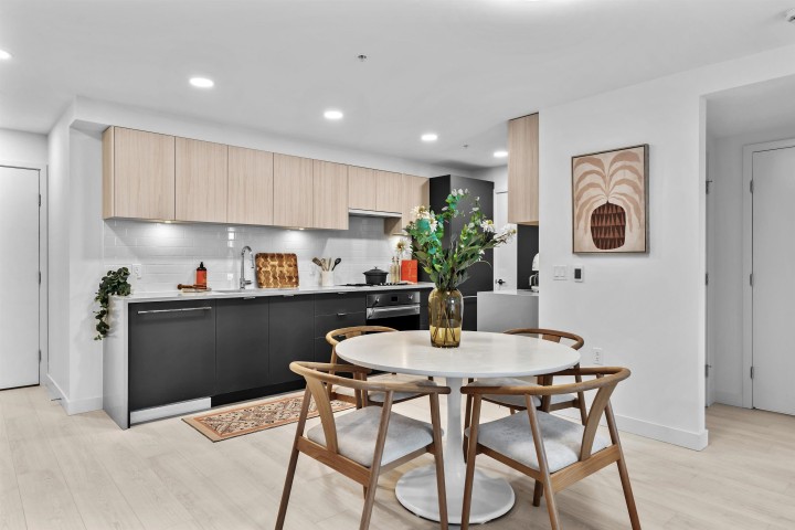 Photo 8 at 204 - 2419 Grant Street, Renfrew VE, Vancouver East