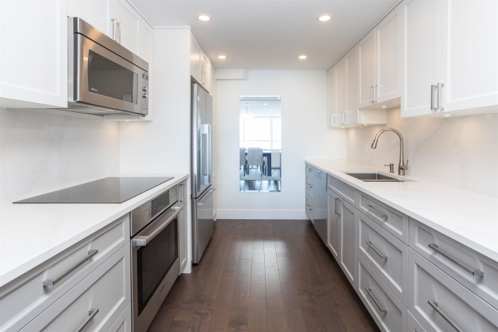 Photo 13 at 1302 - 2203 Bellevue Avenue, Dundarave, West Vancouver