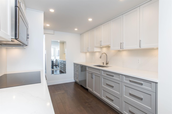 Photo 12 at 1302 - 2203 Bellevue Avenue, Dundarave, West Vancouver