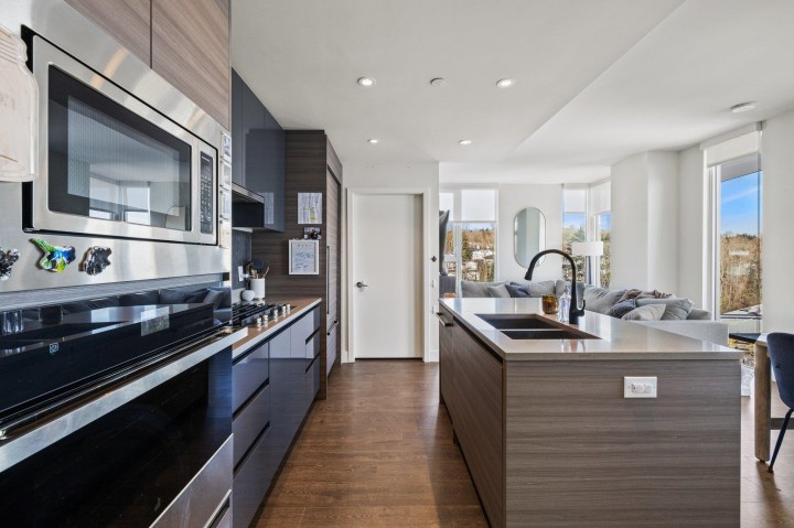 Photo 8 at 1103 - 3538 Sawmill Crescent, South Marine, Vancouver East