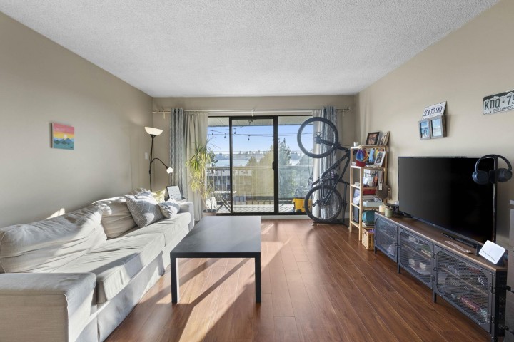 Photo 5 at 337 - 340 W 3rd Street, Lower Lonsdale, North Vancouver