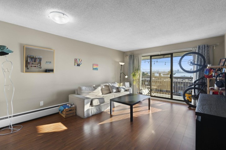 Photo 4 at 337 - 340 W 3rd Street, Lower Lonsdale, North Vancouver